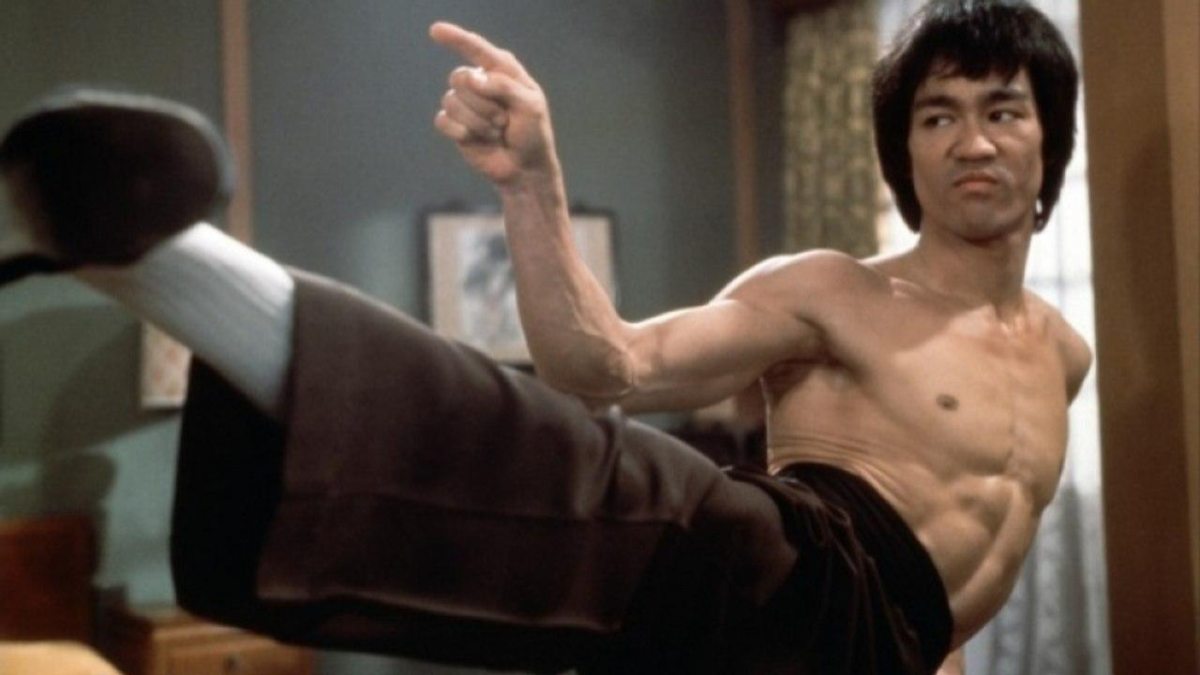 bruce lee pointing